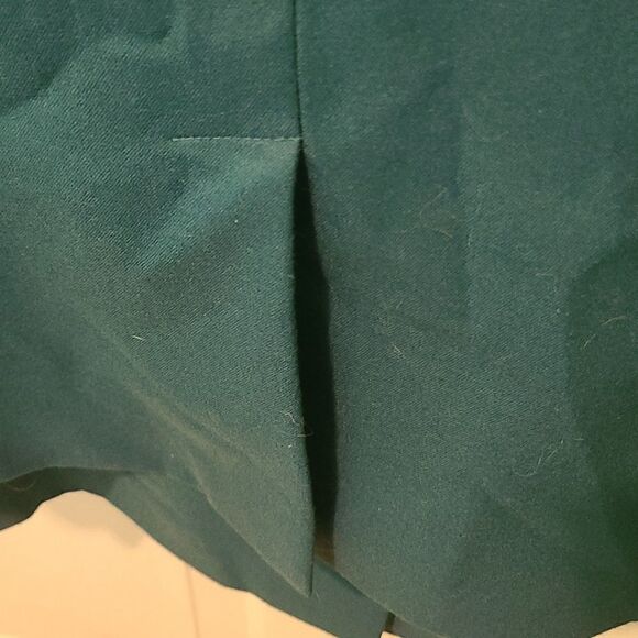 Size 8 Carlisle Ladies Skirt and Jacket Suit in Green Wool With Velvet Collar - Picture 10 of 16